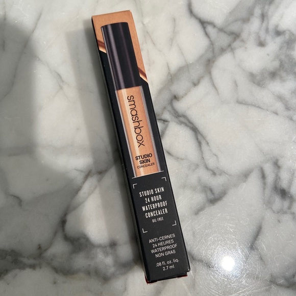 Smashbox Studio Skin Concealer in Light/Medium - Picture 2 of 6
